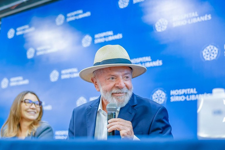 “O presidente pode realizar suas atividades normais, e sua cognição é perfeita. Contudo, exercícios intensos e viagens internacionais devem ser evitados por enquanto”, explicou Kalil.