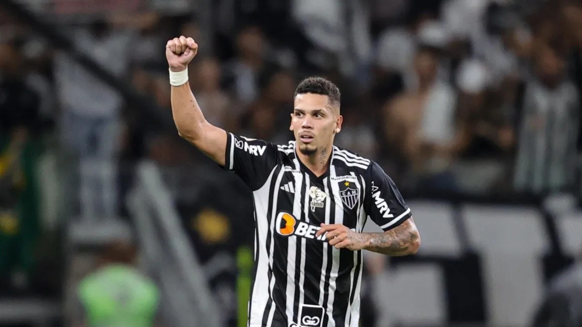 No mercado de jogadores, o Palmeiras avançou em sua proposta milionária por Paulinho, atacante do Atlético-MG, oferecendo 18 milhões de euros e jogadores como moeda de troca.