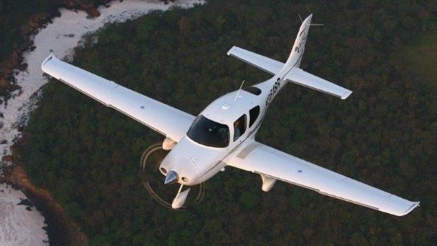 Avião de pequeno porte cai em Gramado e deixa cidade em choque; VEJA VÍDEO