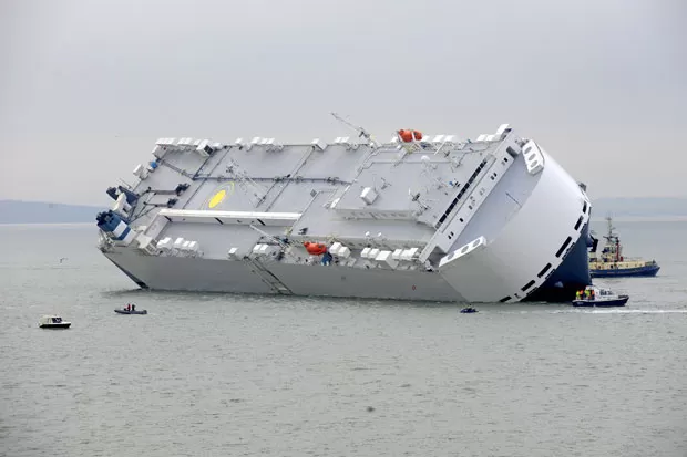 Navio de carga tomba no porto de Istambul: o que está por trás do acidente?; VEJA VÍDEO