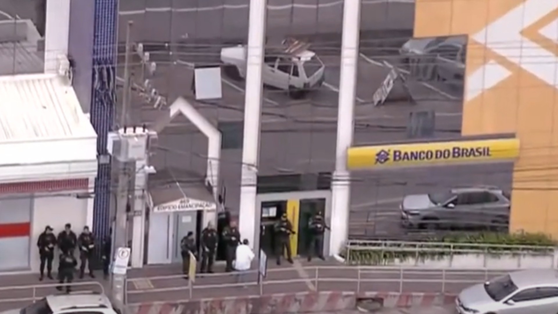 Assalto ao Banco do Brasil em São Paulo termina com reféns resgatados; VEJA VÍDEO