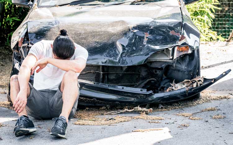 Carro em alta velocidade colide com pilar e deixa dois mortos em São Paulo; VEJA VÍDEO