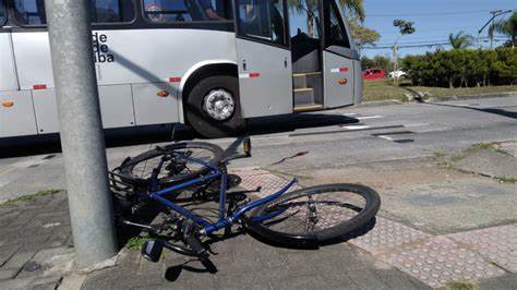 Câmeras Flagram Ciclista Atropelado por Ônibus em Taguatinga