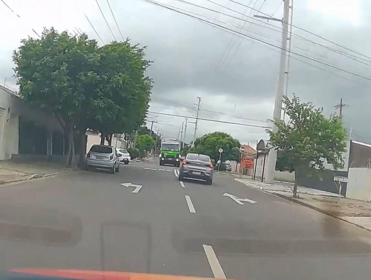 Coletores Pulam de Caminhão Sem Freios