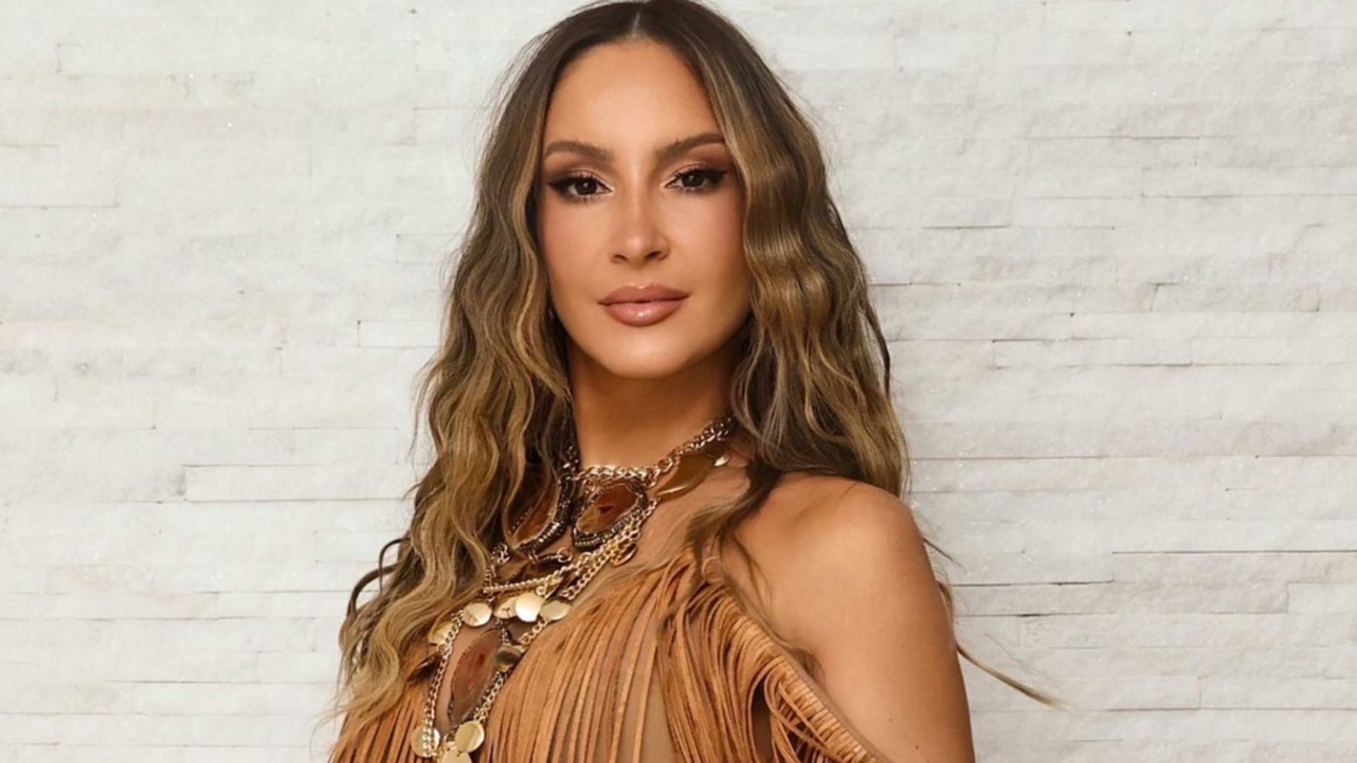 Claudia Leitte ignora denúncia ao MP e retira citação a Iemanjá de música; VEJA VÍDEO