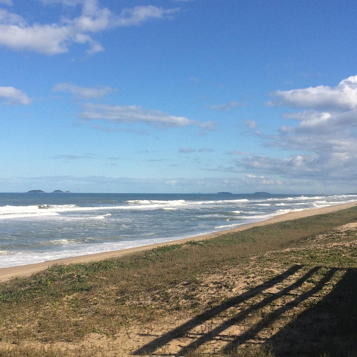 Jovem some em praia de SC após ser arrastado por correnteza; VEJA VÍDEO