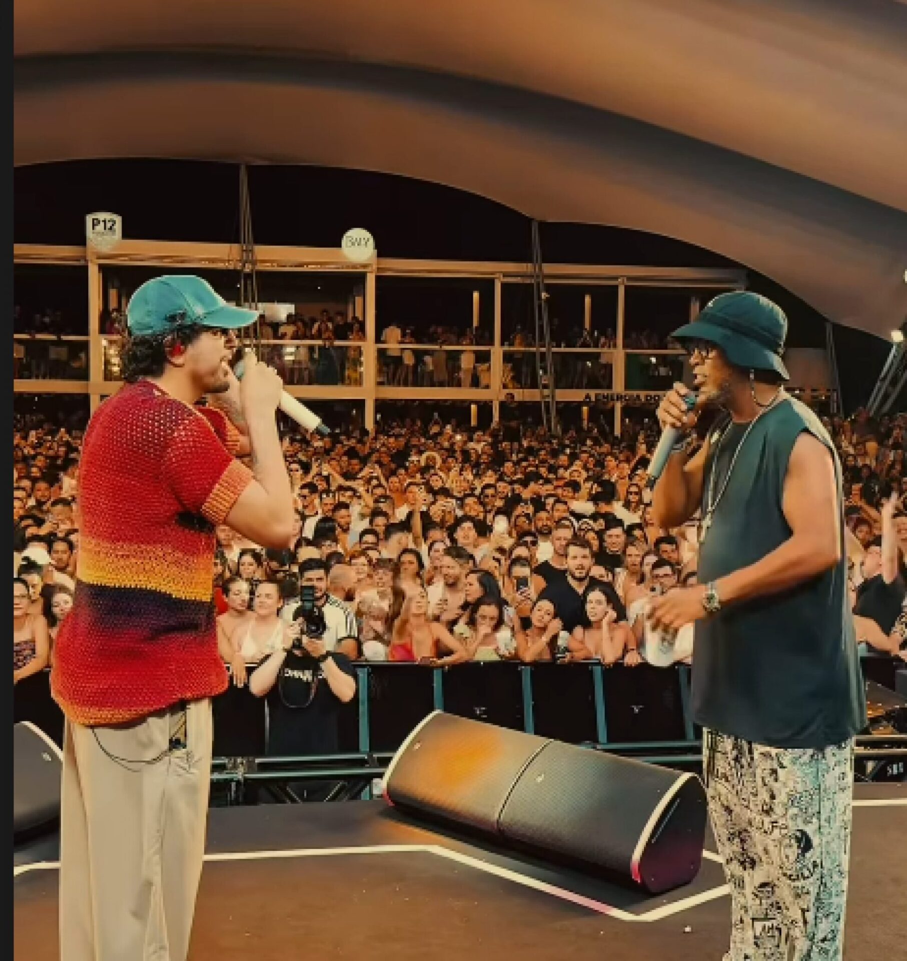 Ronaldinho Gaúcho surpreende e solta a voz em show de Nattan em Florianópolis; VEJA VÍDEO