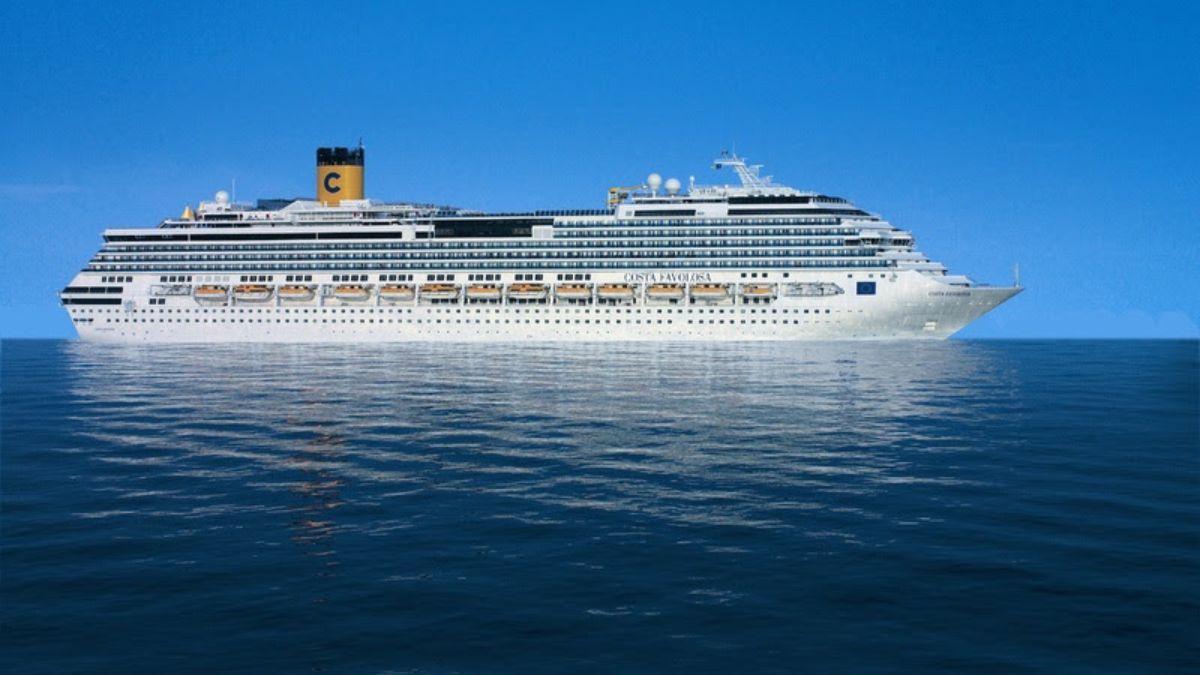 Navio em Balneário Camboriú gera polêmica: Despejo no mar ou procedimento regular?; VEJA VÍDEO