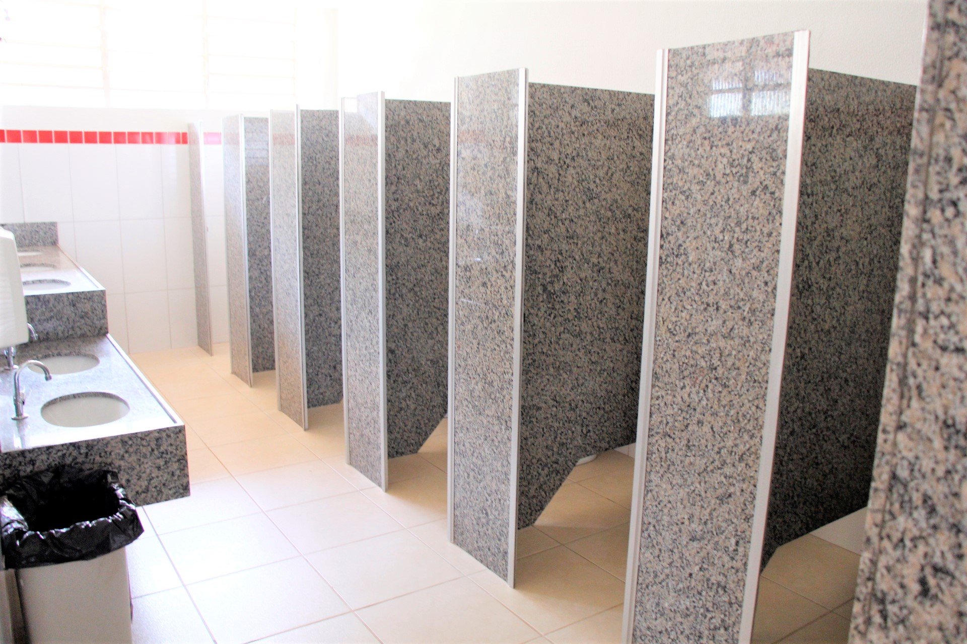 Banheiros da UPA Verdão expõem descaso com pacientes