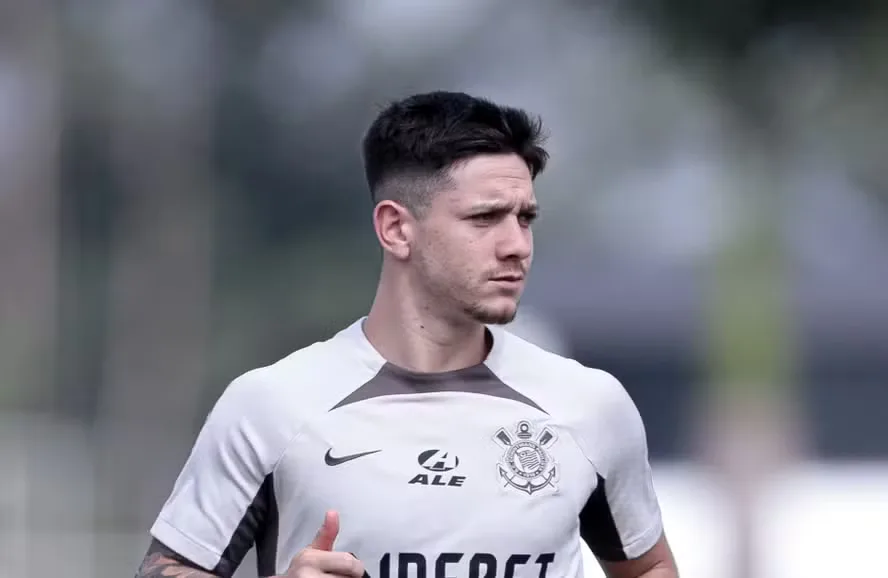 Meia do Corinthians atropela e mata motociclista em tragédia