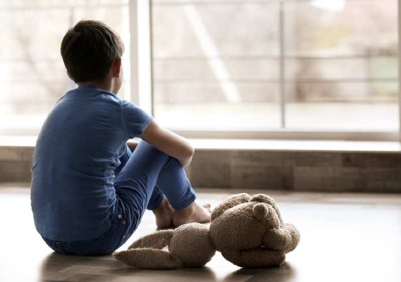 Em MG, mãe deixa filho trancado em casa para viajar à praia; VEJA VÍDEO