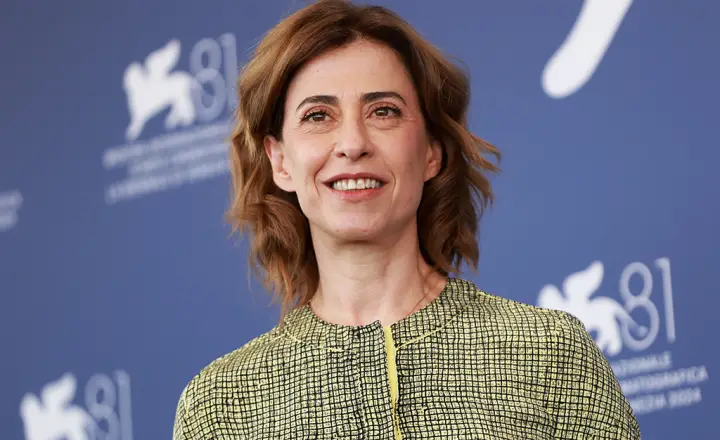 Fernanda Torres é ignorada em vídeo do Globo de Ouro e fãs brasileiros reagem com indignação; VEJA VÍDEO