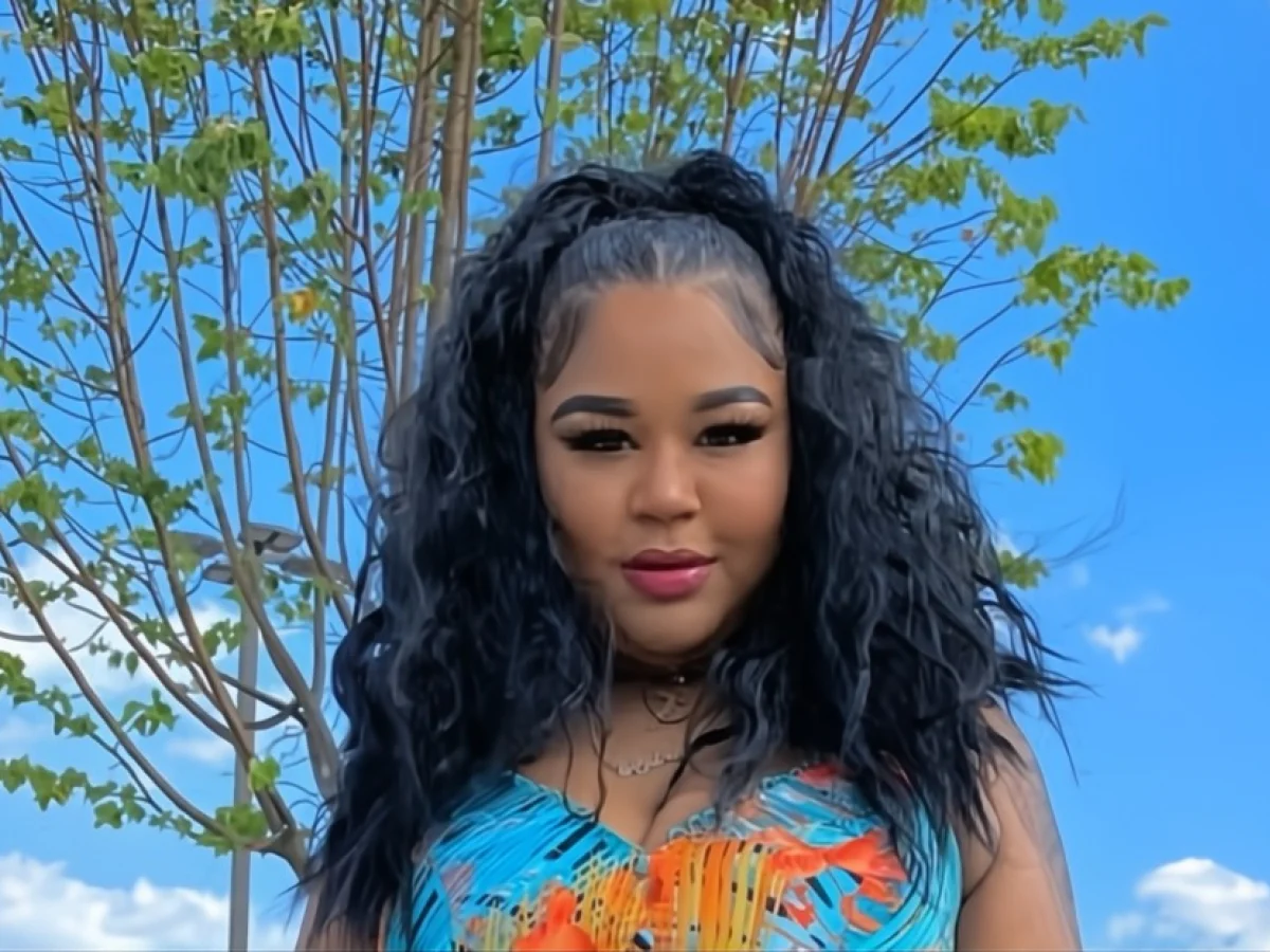 Influenciadora de 27 anos perde a vida por engasgo durante jantar nos EUA; VEJA VÍDEO