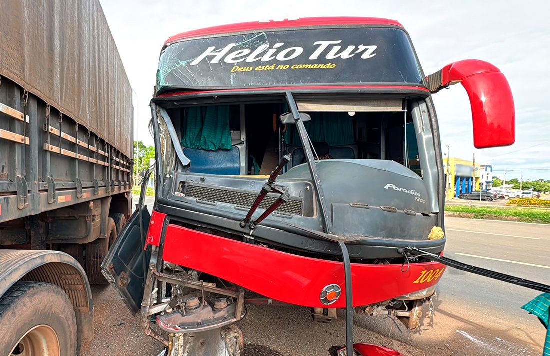 Tragédia evitada na BR-163 com colisão entre carreta e ônibus