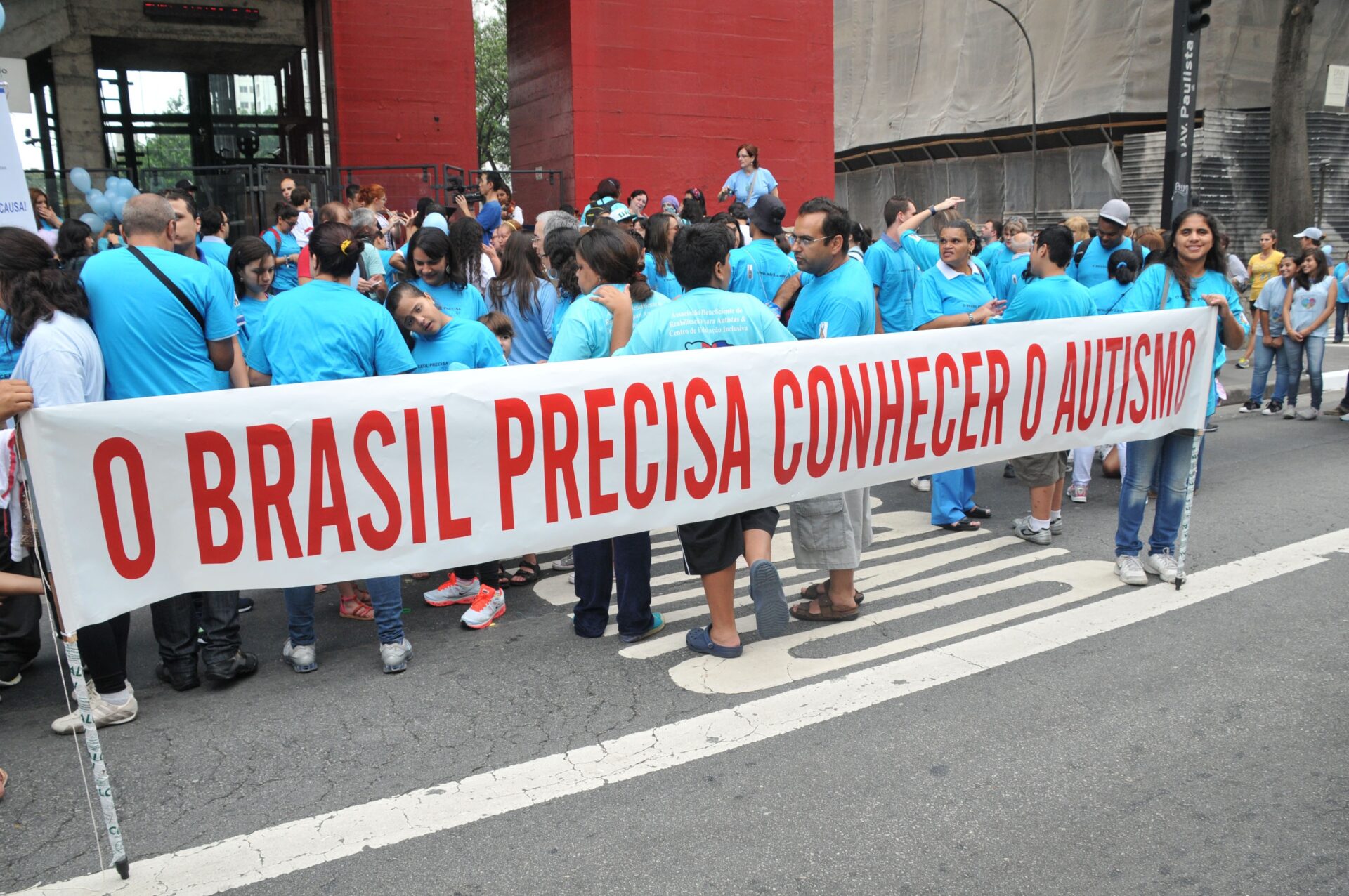 Mães de crianças autistas são detidas após protesto em SP; VEJA VÍDEO