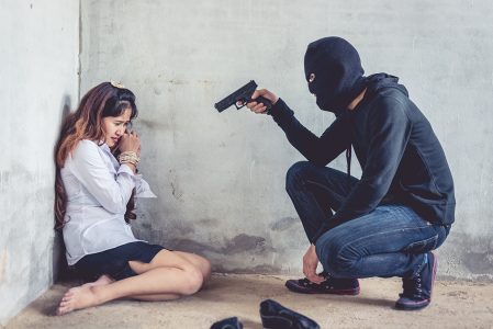 Homem é preso após disparar oito tiros contra ex-namorada em SP; VEJA VÍDEO