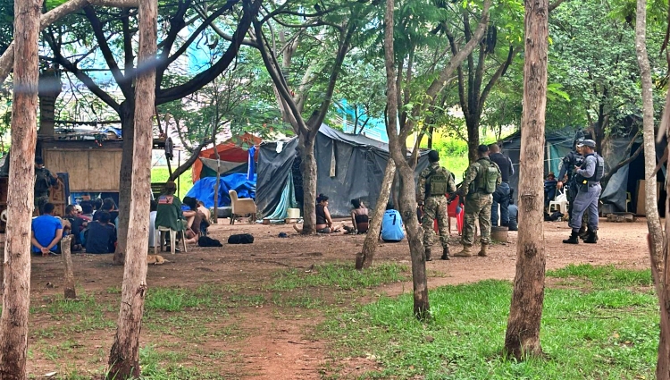 Polícia Militar desmonta acampamento de tráfico em bosque de Cuiabá