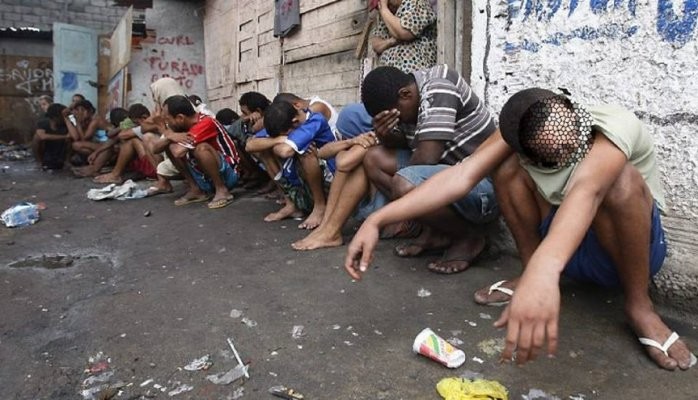 Transporte de dependentes químicos revolta moradores em São Paulo; VEJA VÍDEO