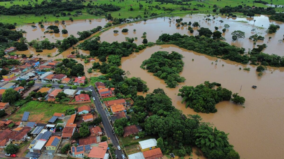 Cabeça d’água e alagamentos causam caos no interior de Mato Grosso