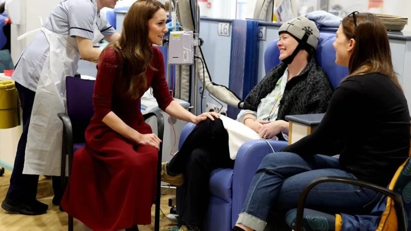 Kate Middleton revela remissão de câncer durante visita a hospital de Londres; SAIBA TUDO