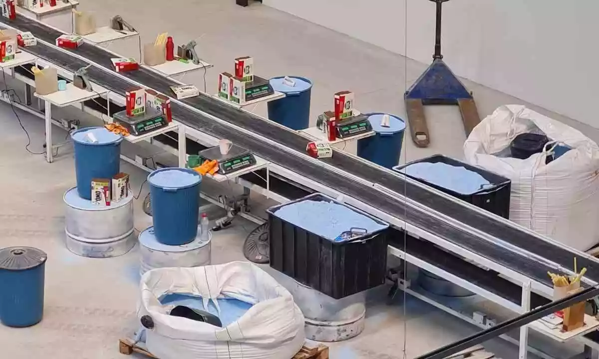 Fábrica clandestina de sabão em pó é desmantelada em MG; VEJA VÍDEO