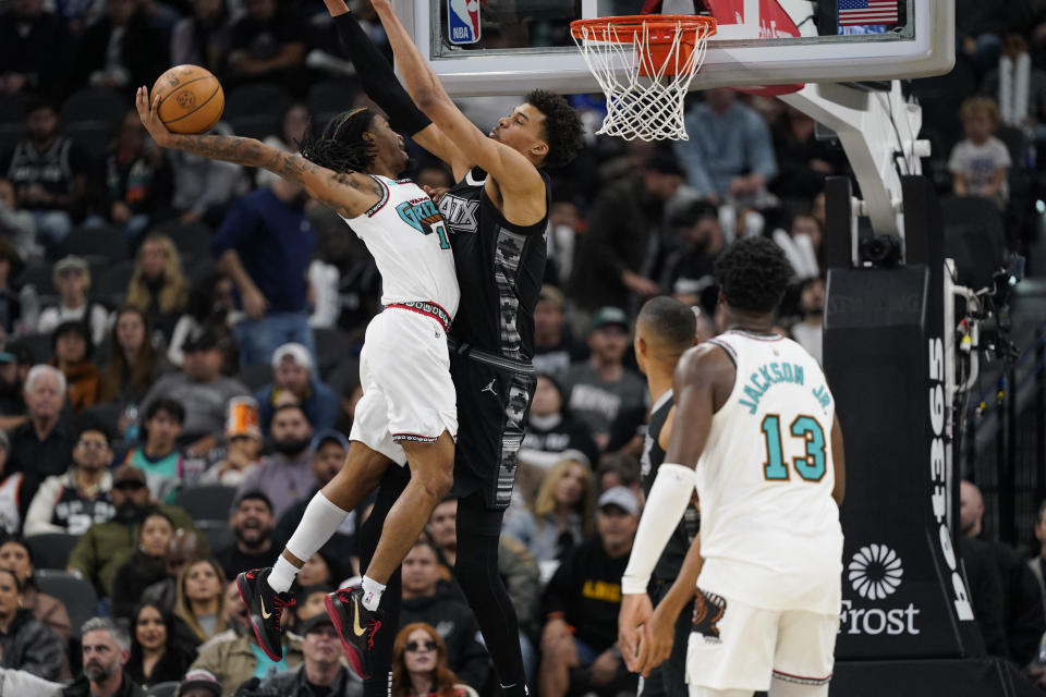 Ja Morant desafia Wembanyama com enterrada histórica que não valeu, mas ficou na memória; VEJA VÍDEO