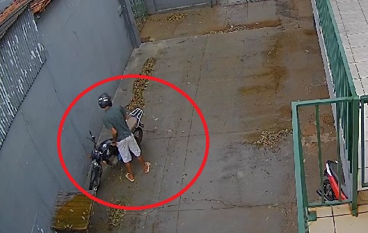 Moto é furtada em condomínio no Menino Deus
