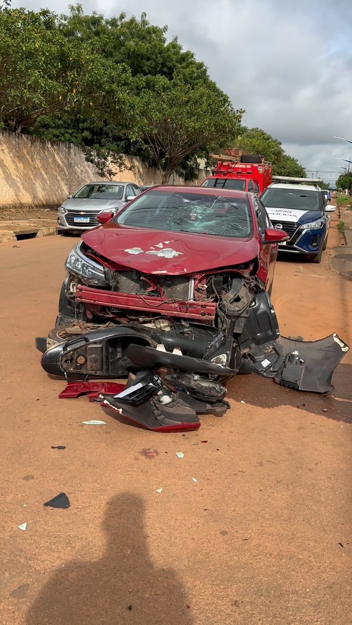 Motociclista invade preferencial e sofre grave acidente em Pontes e Lacerda; VEJA VÍDEO