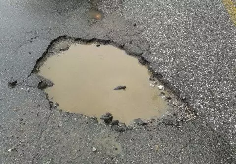 Buracos e reclamações movem vídeo sobre situação precária de rua em VG; VEJA VÍDEO