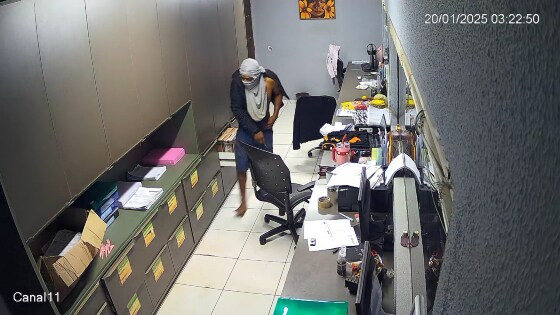 Criminoso Invade Escritório e Furta Dinheiro e Equipamentos