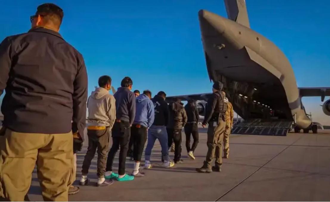 indignação cresce após chegada de brasileiros em Manaus