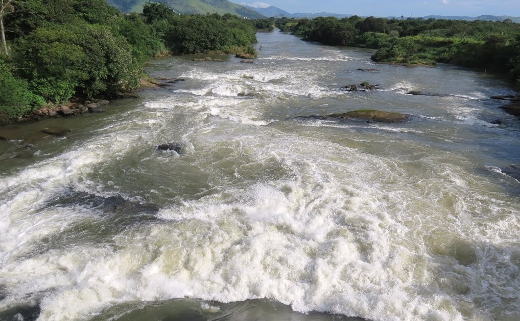 Adolescente morre em batismo no Rio Guandu e buscas por desaparecido continuam; VEJA VÍDEO
