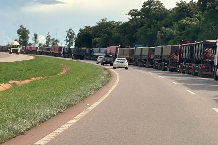 Congestionamento trava BR-163 em Rondonópolis