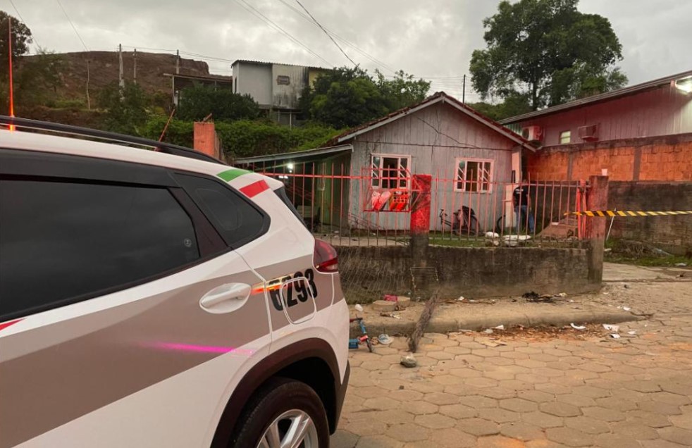 Tiroteio em São João Batista termina com um morto e um ferido grave; VEJA VÍDEO
