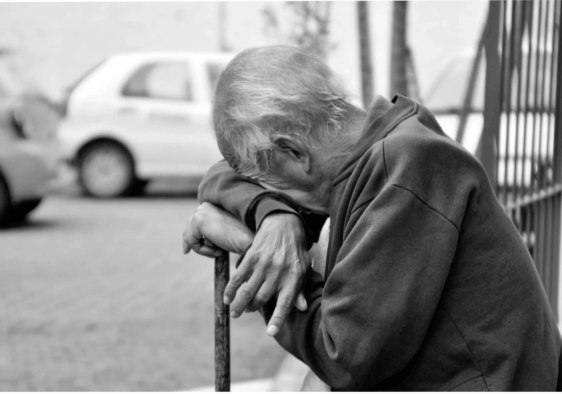 Idoso de 72 anos é agredido por motoboy após pedir para buzina parar; VEJA VÍDEO