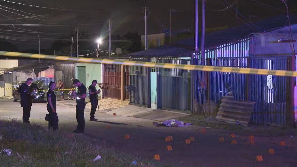 Violência doméstica termina em tiroteio com agressor morto e policial ferido; VEJA VÍDEO
