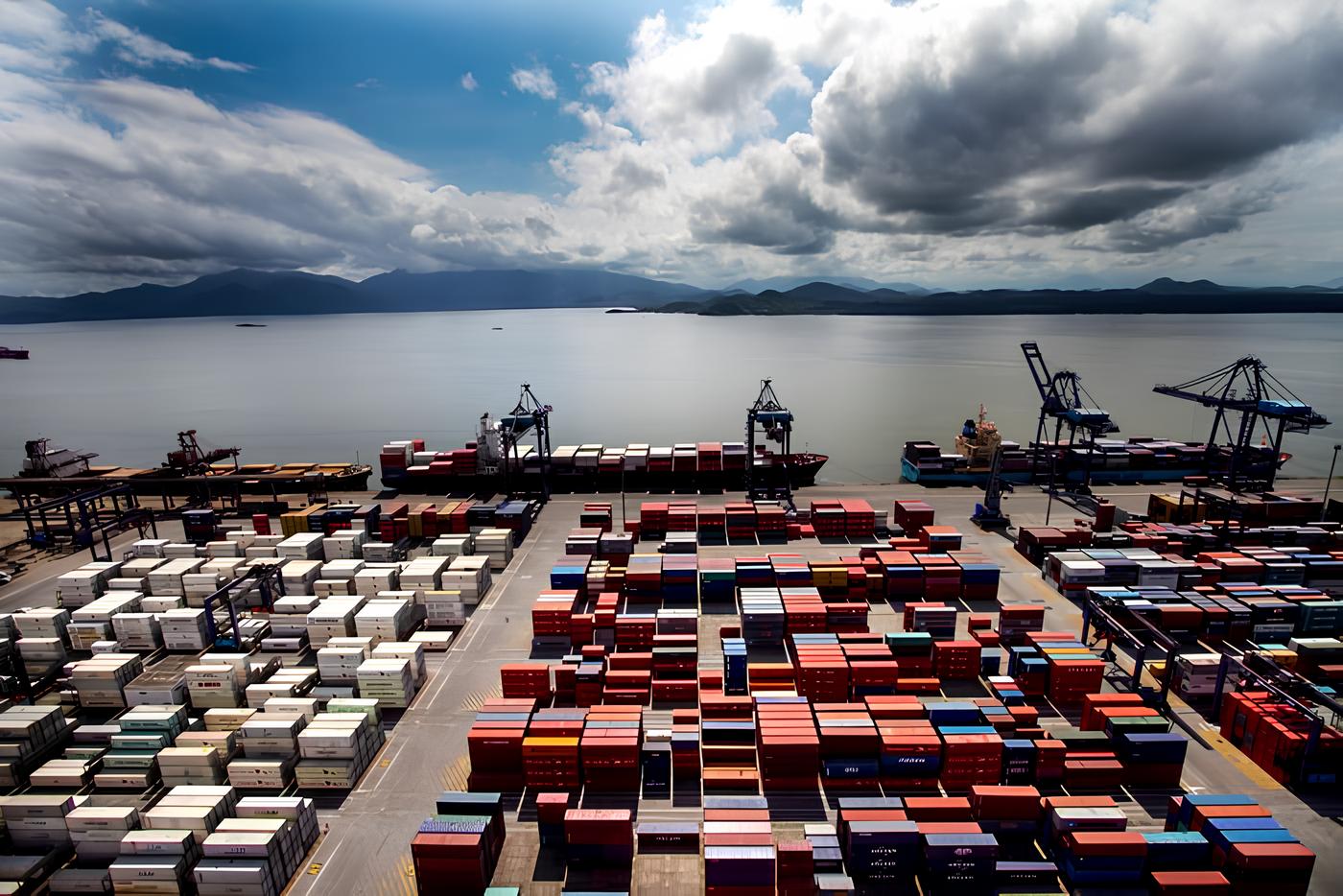 O que aconteceria se Trump taxasse produtos brasileiros em 100%?