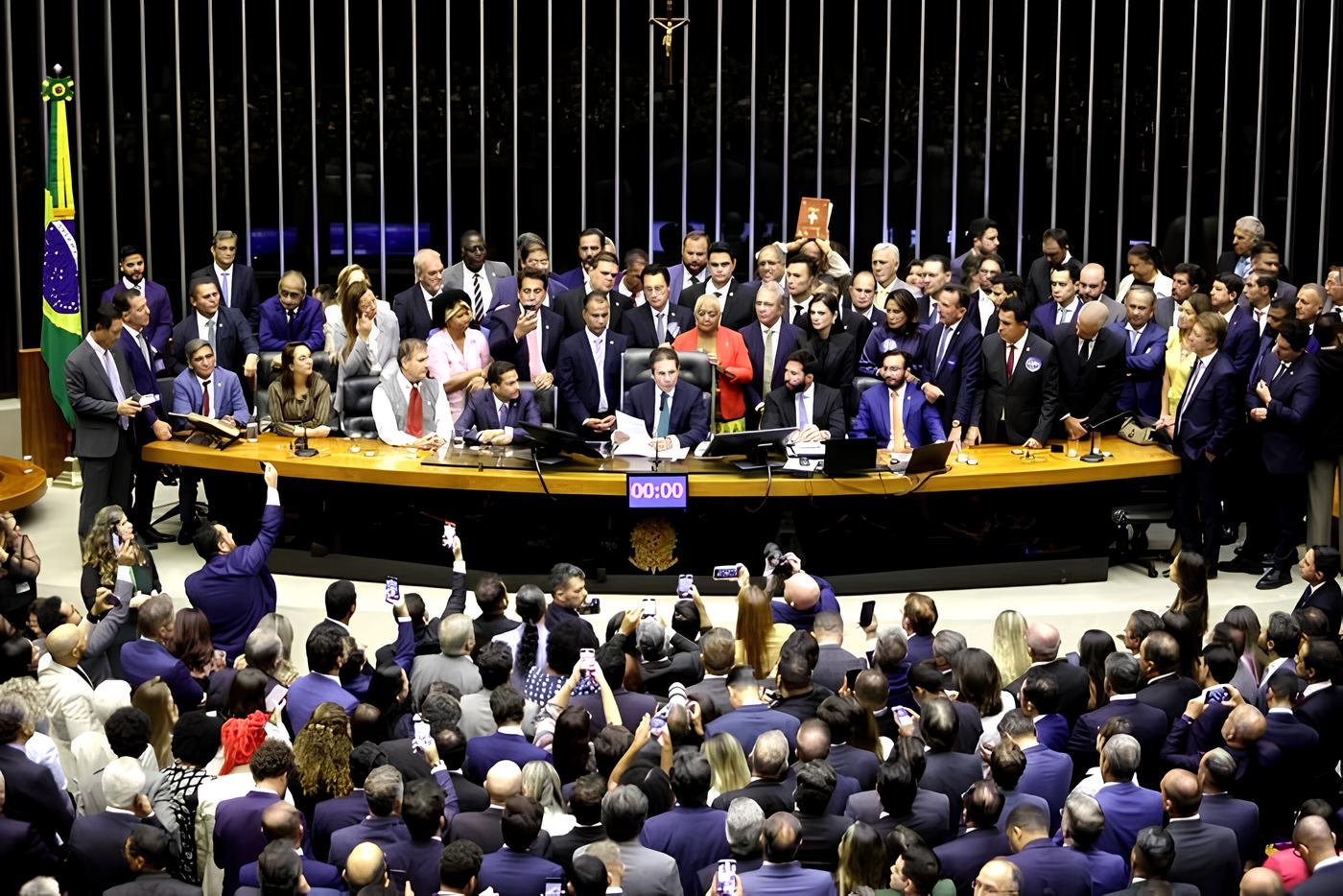 Hugo Motta é eleito presidente da Câmara com 444 votos