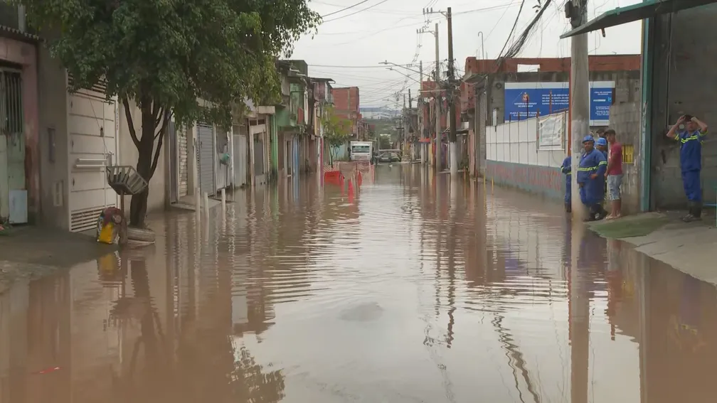 Enchentes no Jardim Pantanal deixam moradores sem casa e reacendem polêmica sobre remoções; VEJA VÍDEO