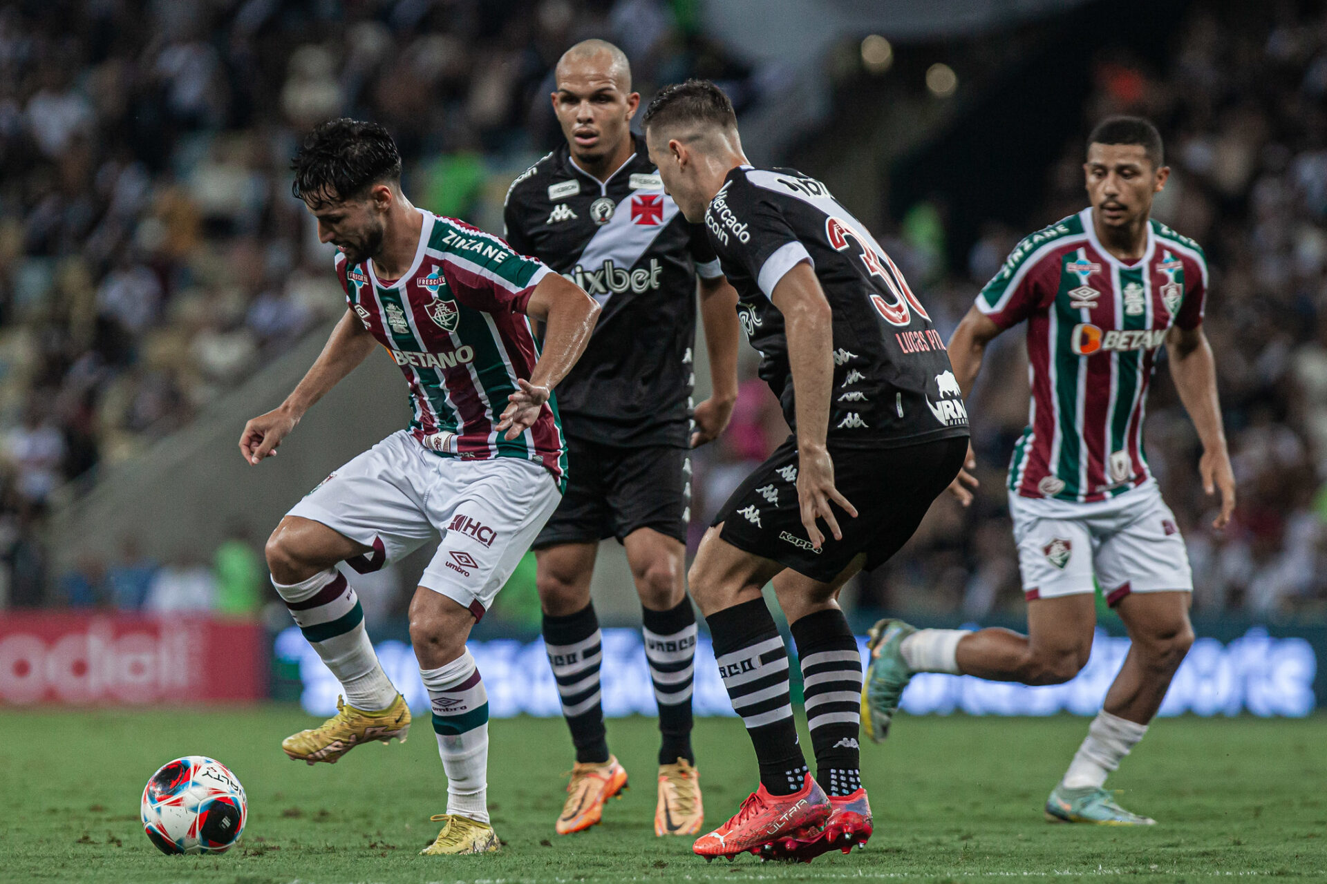 Vasco e Fluminense se enfrentam em Brasília em clássico imperdível do Carioca; VEJA VÍDEO