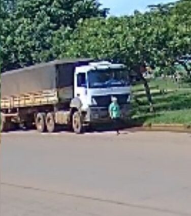 Idosa atropelada por carreta mobiliza polícia e socorristas