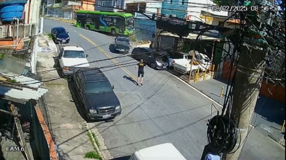 Ônibus desgovernado causa acidente impressionante em São Paulo; VEJA VÍDEO