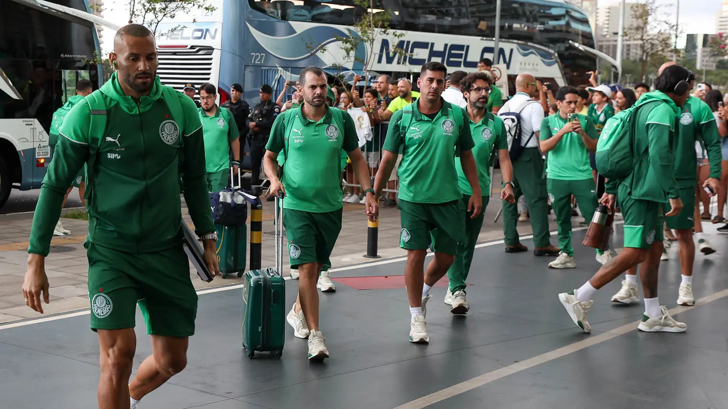 Palmeiras desembarca em Brasília e se prepara para confronto contra o Água Santa; VEJA VÍDEO