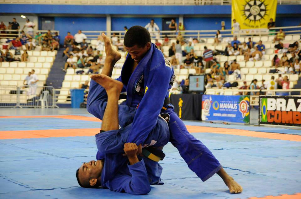 Matheus Arantes vence duelo eletrizante contra Lobo BJI no Estadual de Jiu-Jitsu em Cuiabá; Veja vídeo