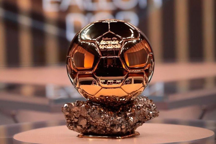 Quem leva a Bola de Ouro? Favoritos, surpresas e polêmicas que podem virar o jogo