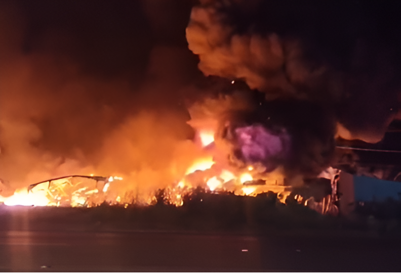 Incêndio destrói “Sucatão” em Várzea Grande e levanta suspeitas de crime; veja vídeo