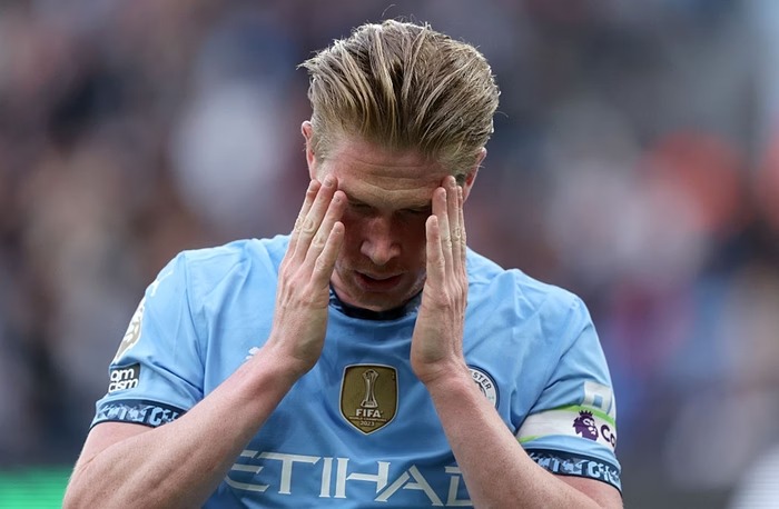 De Bruyne perde gol feito em despedida do City e deixa torcida em choque; veja o lance