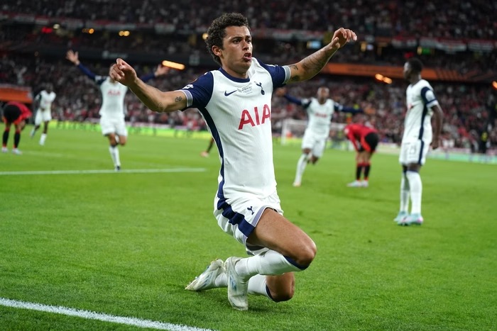 Tottenham cala críticos, conquista Liga Europa e quebra jejum de 17 anos