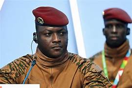 Burkina Faso proíbe pornografia e reacende debate entre soberania cultural e liberdade digital