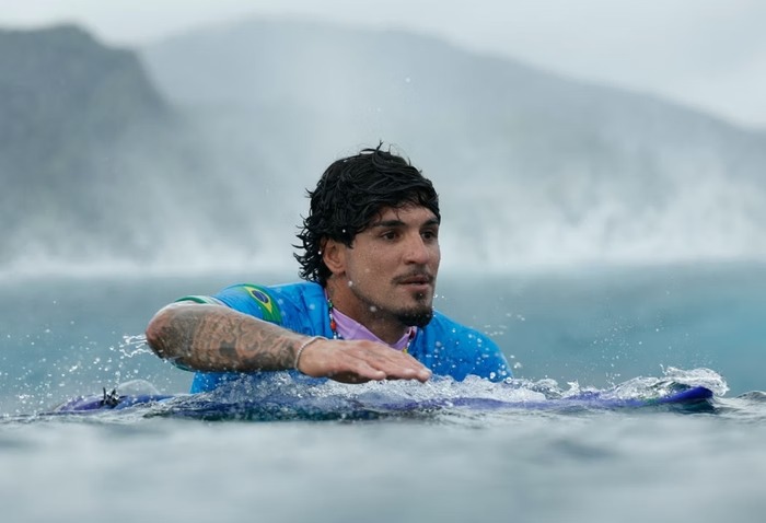 Após cirurgia no ombro, Medina surpreende com retorno e já mira o tetra mundial; veja